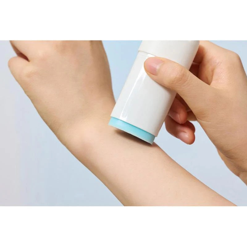 SKIN1004 MADAGASCAR CENTELLA HYALU-CICA SILKY-FIT SUN STICK